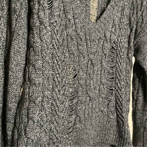 Express Gray Cable Knit V-Neck Sweater, Size L - Picture 4 of 8